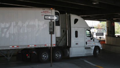 picture of refridgerated semi-trailer